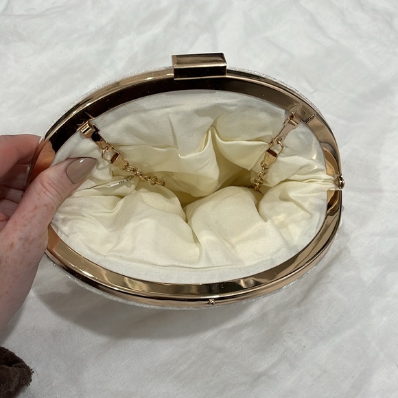 Velvet Pearl Clutch - Picture 4 of 5